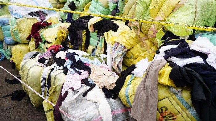 Krisis Ekonomi RI? Baju Bekas Impor Bernilai Miliaran Rupiah Disita!
