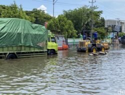 “Sopir Truk Sebut Banjir Pantura Semarang Tahun Ini Paling Parah, Duh!”