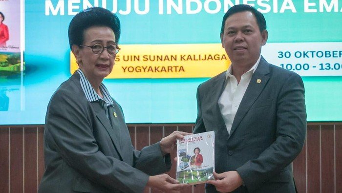**Buku GKR Hemas Dikagumi Ketua DPD sebagai Laboratorium Ide untuk Keadilan Daerah**