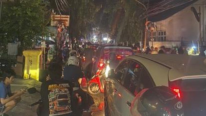 4 Jam di PIM-Mampang: Kisah Pemotor yang Tak Kunjung Mampu Melaju