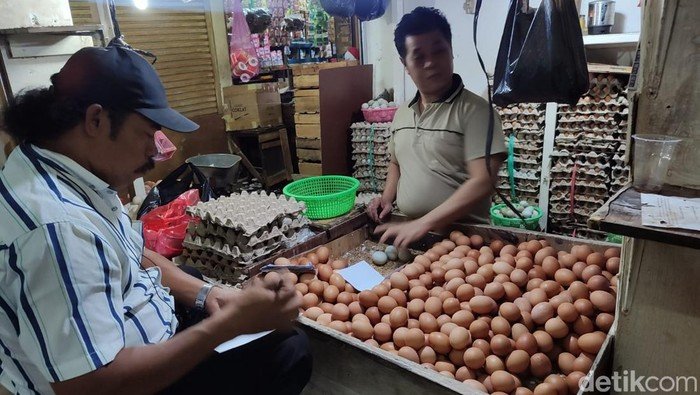 Inflasi Oktober Meningkat, Ayam & Telur Jadi Sorotan Utama