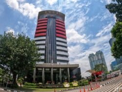 **KPK Geledah Rumah Dinas Gubernur Riau, Abdul Wahid Tersangka Pemerasan dan Gratifikasi**