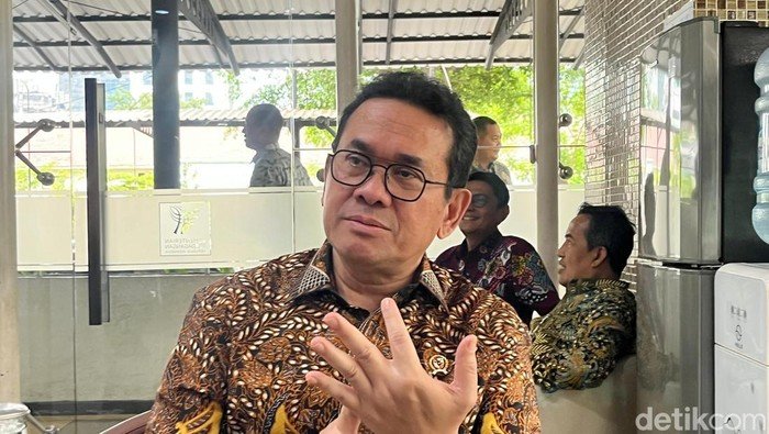 Mendag Bakal Bertemu Maman Bahas Nasib Pedagang Baju Bekas Impor - Alternatif 2