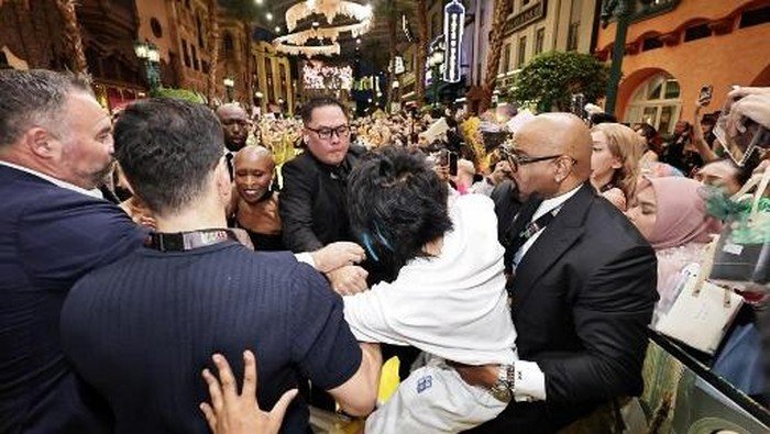 Ganggu Ariana Grande, WN Australia Dideportasi dan Dicekal Singapura.