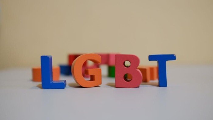 Tragedi di Kendari: Ayah Dobrak Pintu, Temukan Anaknya Bersama Pasangan Gay