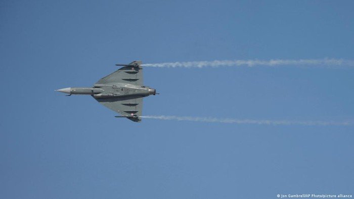 **Kecelakaan Jet Tejas: Krisis Kepercayaan di Angkatan Udara India?**