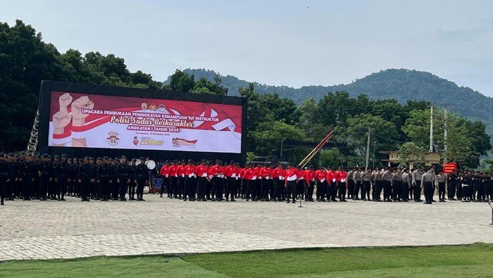 **Kapolri Ajak Polisi Sadar Berkarakter Lewat Pelatihan Instruktur**