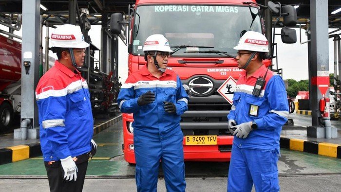 **Pertamina Bersiap Optimalisasi Pasokan BBM jelang Nataru 2025: Strategi Cerdas untuk Menjaga Kebutuhan Energi Nasional**