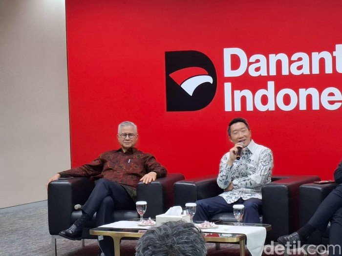 RI Berkutat dengan 90 Peminat, 