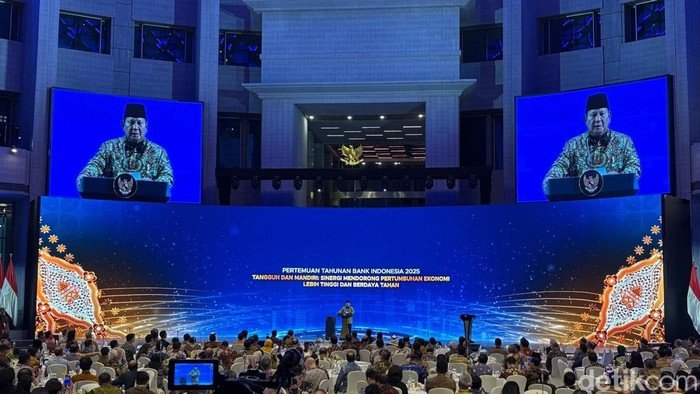 Prabowo Minta Maaf dan Panggil Menteri untuk Rapat Akhir Pekan