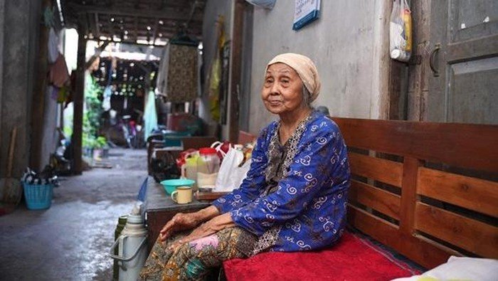 PLN 'Nyalakan' Harapan 8.000 Keluarga dengan Hari Listrik Nasional