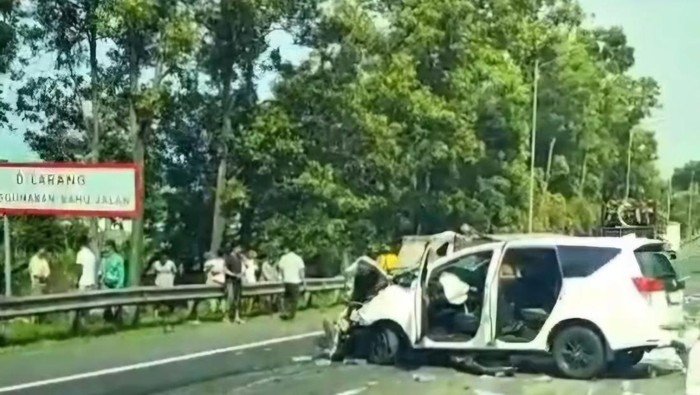 [Tabrakan Beruntun 3 Kendaraan di Tol Purbaleunyi, 3 Orang Terluka]
