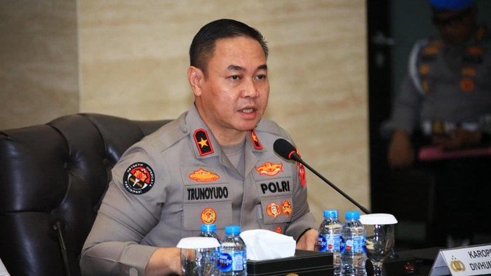 Polri Buka Posko Bantuan Bencana untuk Sumatera, Ajak Masyarakat Gotong Royong - Update 1