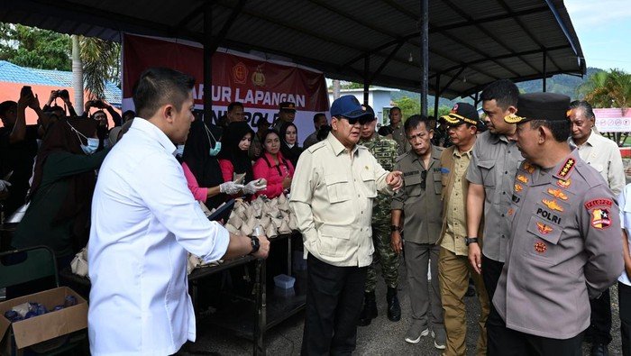 Kapolri dan Presiden Tampung Air Mata Korban Banjir di Tapanuli Tengah
