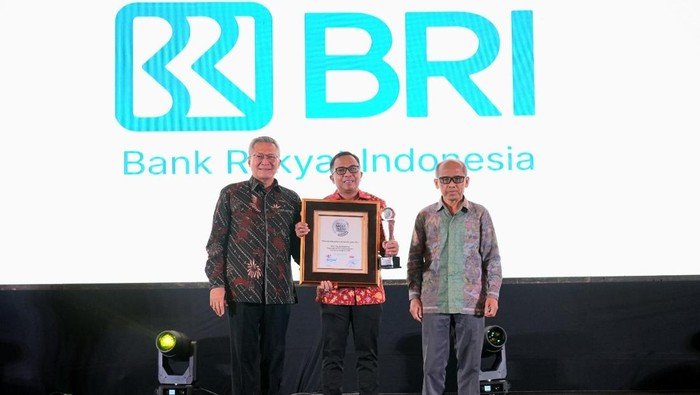 BRI Raih Predikat Sangat Terpercaya di Ajang Indonesia Trusted Companies - Alternatif 3
