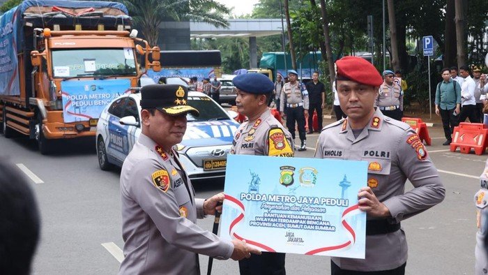 Polda Metro Kirim 17 Ton Beras dan Ribuan Selimut, Bantu Korban Bencana Sumatera
