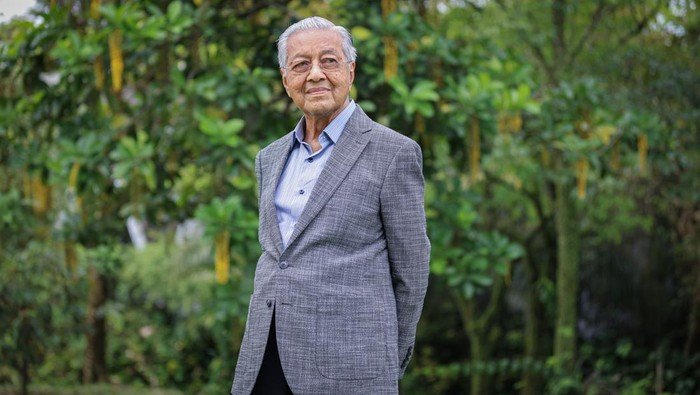Mahathir Laporkan PM Anwar Ibrahim ke Polisi, Ada Apa? Mungkinkah Ini Awal Krisis Politik?