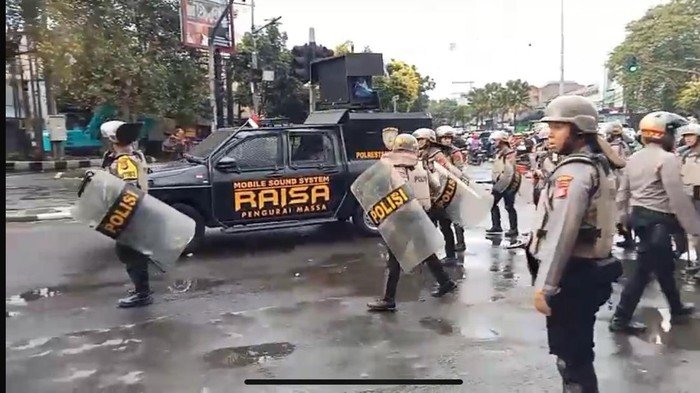 Konflik Lahan di Sukahaji Bandung: Ricuh Massa dan Intervensi Polisi