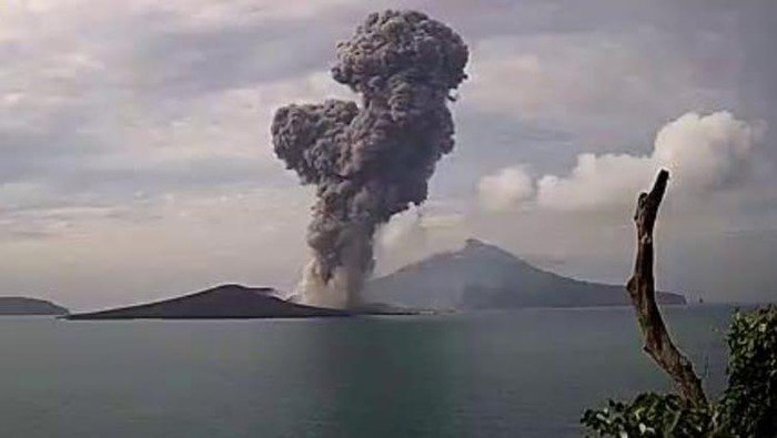 Level II Anak Krakatau: Gempa Bawah Air Ancam, Imbauan Waspada bagi Semua