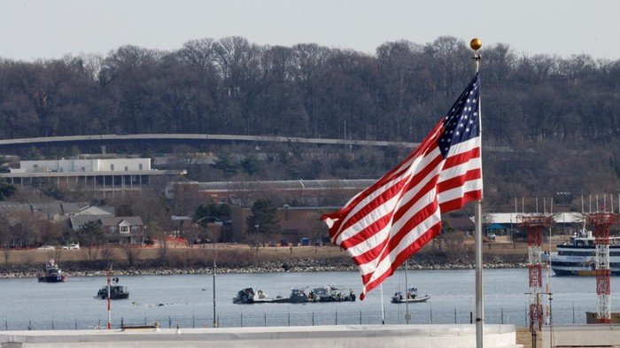 AS Diklaim Bertanggung Jawab atas Tabrakan Pesawat Komersial dan Black Hawk yang Mengerikan