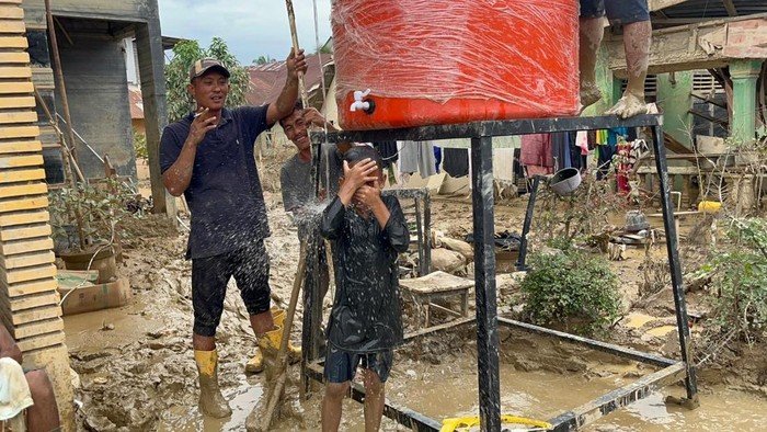 627 Tandon Air dari Polri, harapan Baru untuk Korban Bencana di Aceh Tamiang