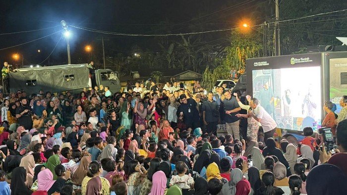 Suasana Malam Tahun Baru di Pengungsian Tapsel, Warga Manortor-Nonton Bareng - Update 2