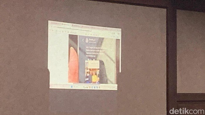 **Foto Eks Ketua MA dan Chat 'Anak MU1 Dibidik KPK' Jadi Bahan Sidang Migor**