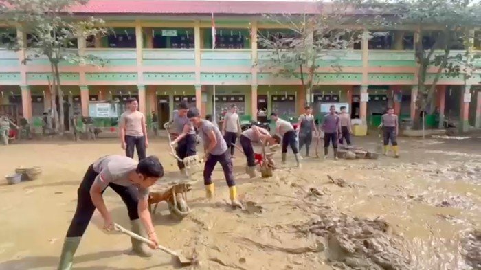 Dukung Pemulihan Banjir, Polri Bantu SDN Aceh Tamiang Siap Terima Siswa