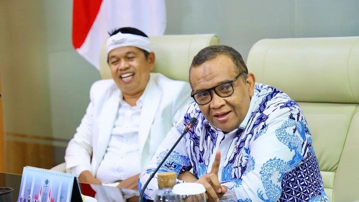 [Wamenaker Sambangi Dedi Mulyadi Bahas UMP-Kondisi Buruh, Ini Hasilnya: Ketegangan dan Solusi untuk 2026]