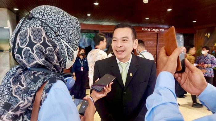 **Kayu Bencana Sumatera Dijadikan Solusi Warga, PKB: Tak Ada yang Klaim**