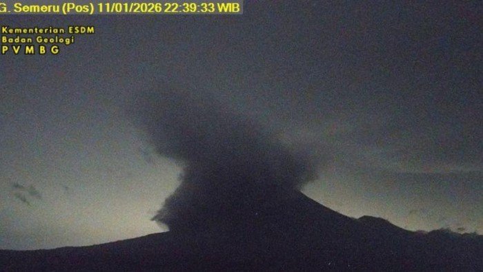 **Gunung Semeru Meletus Kembali, Awan Panas Menerjang Sejauh 5 Km!**