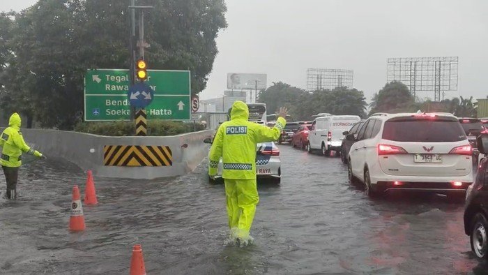 Genangan di Rawa Bokor, Tol Cengkareng Macet 1 KM: Tindakan Pencegahan Ditlantas