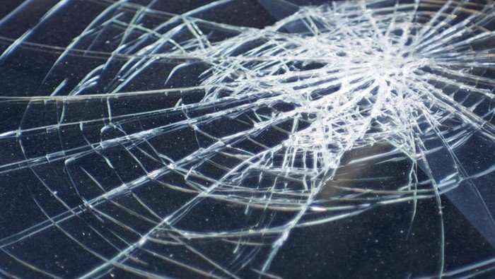 Bus Transjakarta Tabrak Tiang, 1 Penumpang Luka – Apakah Kebiasaan Aneh Ini Akan Berlanjut?