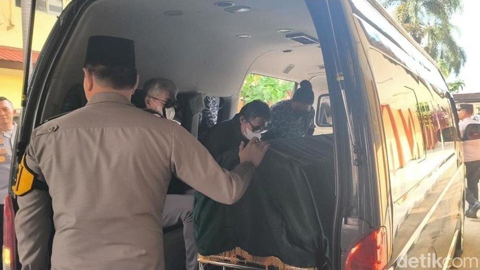 Dari Kebaktian ke Duka: Jenazah Eyang Meri Hoegeng ke Depok