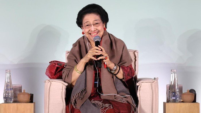 **Megawati Soekarnoputri: Perempuan Jangan Dipilih antara Rumah dan Masyarakat**