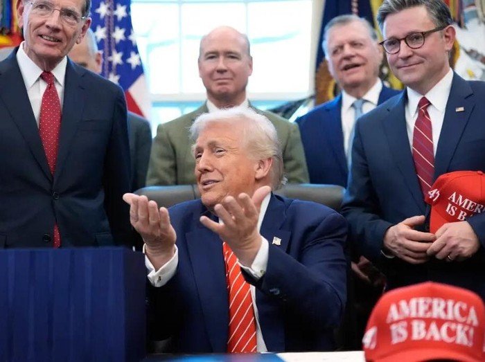 Ditanya Tentang Jeffrey Epstein, Trump Melempar Kritik Pada Media