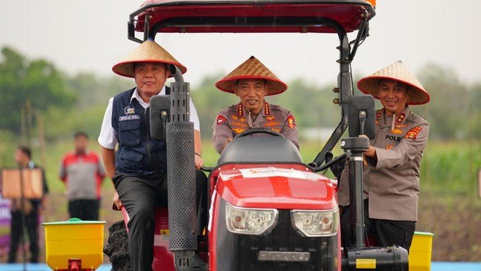 Tanam Jagung Serentak di 3.035 Ha, Kapolri Pimpin Gerakan Ketahanan Pangan!