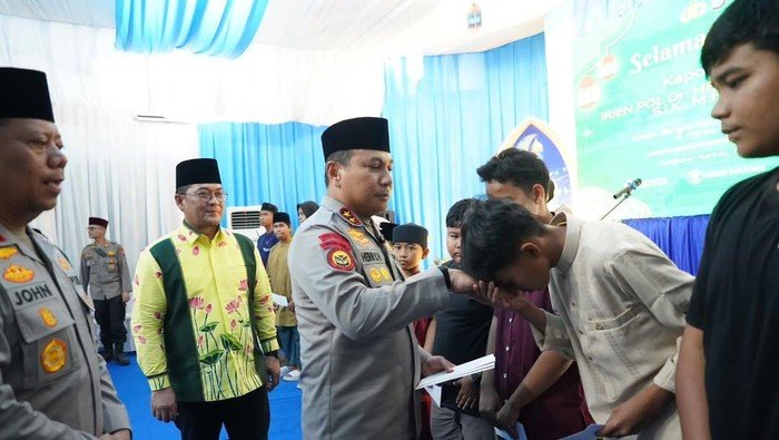 Kapolda Riau Gelar Safari Ramadan di Pelalawan, Perkuat Silahturahmi dan Santuni Yatim