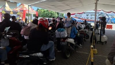 Antrean Panjang di Pelabuhan, Banyak Penyuka Motor!