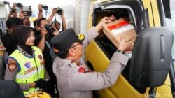 Wakapolri Tinjau Rest Area KM 57 Tol Japek, Serahkan Bingkisan ke Pemudik di Lebaran 2026