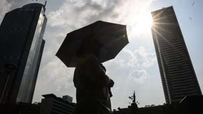 Cuaca Jakarta Panasnya Membuat Warga Perlu Waspada: Pemprov DKI Berikan Tips Proteksi