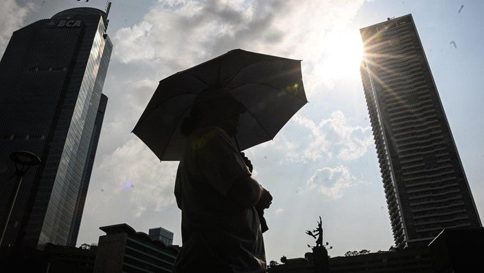 Cuaca Jakarta Panasnya Membuat Warga Perlu Waspada: Pemprov DKI Berikan Tips Proteksi