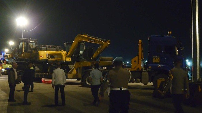 Antre 3 Hari Tapi Tak Bisa Berangkat, Sopir Parkir Truk Jadi Biang Kerok!