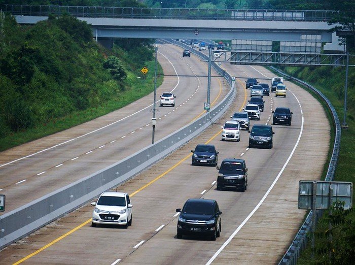 One Way Dilanjutkan hingga Tol Km 459 Salatiga, Arus Mudik Sore Ini Tetap Deras!