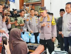 Kapolri Tegakkan Keamanan Mudik, Sapa Warga di Stasiun Tugu Yogya!