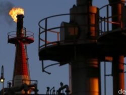 “Harga Minyak Naik 5%, Serangan ke Iran Picu Risiko Inflasi Dunia”