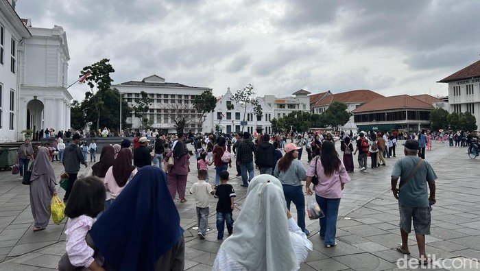 **Lebaran H+5, Kota Tua Jakarta Jadi Tempat Berbondong-bondong**